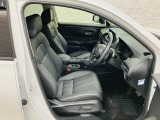操作性に優れた運転席となります!小物入れや各ボタンの配置にこだわり、使いやすいです!座り心地もよく視認性も良好なのでロングドライブもお任せ下さい!