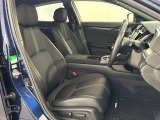 運転席は電動シート付です。細かな動きでドライバーに合わせたポジションを設定できます。