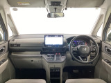 【前方視界】開放的な前方視界!運転がしやすく疲れにくいです♪窓が大きく、見通しがとっても良いおクルマですよ♪