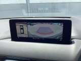 狭い場所での駐車やすれ違いなどでより的確な運転操作に役立つ360&deg;ビューモニターが装備されています。