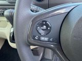 ステアリングに装備されたスイッチで運転中でも楽に音量の操作が可能です♪♪慣れると目線をそらさずに行えますので安全です♪♪