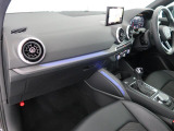 さりげなく心躍るライトアップを配備。夜の運転もなんだか楽しくなりそうです。