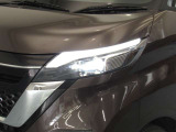夜間走行の様々な局面に向けて、LEDヘッドランプで視認性をしっかり確保☆ハロゲンヘッドランプのおおよそ2倍の光量で、広範囲に明るくドライバーをサポートしてくれます。