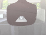 【エマージェンシーブレーキ】走行中に前方の車両等を認識し、衝突しそうな時は警報とブレーキで衝突回避と被害軽減をアシスト。より安全にドライブをお楽しみいただけます。