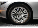 メルセデスの認定中古車「サーティファイドカー」では、万一お車が故障した場合も、ご購入後1年間もしくは2年間※は走行距離にかかわらずメルセデス・ベンツ正規サービスネットワークで無料修理いたします