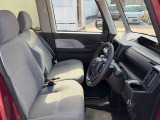 痛みの出やすい運転席シートの角、フロアマット、座面、ともに良好です