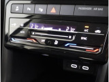 ★運転席、助手席のエアコンの温度を別々で調整することができる2ゾーンエアコンです★