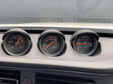 フェアレディーZと言えば 3連メーター 運転セキの方に向いてて 視認性が良い 電圧系 ターボ回転計 ブースト計
