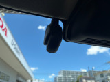 前方・後方の映像を高画質で記録し、事故やあおり運転など万が一の際の状況確認に役立ちます。車両との高い適合性と純正ならではの安心品質で、毎日のドライブをしっかりサポートします。