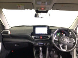 【前方視界】開放的な前方視界!運転がしやすく疲れにくいです♪窓が大きく、見通しがとっても良いおクルマですよ♪