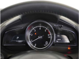 【明るく見やすいメーター】視認性が良く明るく見やすいメーター。運転者にとって見やすいメーターは運転していても疲れないですよね。