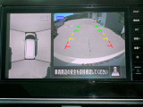 リバースにシフトするとまるで上空から見下ろしているような感じにナビゲーション画面に映し出します
