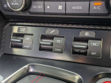 GT-Rのマルチハイパフォーマンスを最大限に引き出すセットアップスイッチです!トランスミッション、ショックアブソーバー、VDC-Rのそれぞれ3段階のモード切替が可能。さまざまな路面に対応できます。