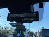 スマートルームミラーも搭載。広い視野と後席の映り込みが無く、大変見やすいです。