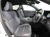 スタイリッシュな室内で運転もしやすいです♪使い勝手の良い配置も考えられています!!