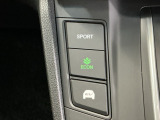 【eコンスイッチ】低燃費運転をサポートするECONモード。スイッチをONすると、エンジンやトランスミッション、A/Cなどを協調制御し、燃費の向上に貢献。エコドライブの効果を高めます。