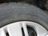 タイヤサイズは、185/60R15です。