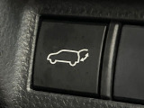 【パワーバックドア】スマートキーや運転席のボタンを押すだけでリアゲートが自動で開閉します!荷物を持っている時や、高い位置にあるバックドアを閉める際に便利な機能です♪