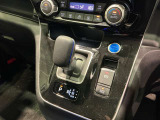 感覚的に使いやすいシフトレバー!電動パーキングにオートブレーキホールドもついています。e-POWERならではのワンペダル操作もできます。