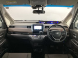 【前方視界】開放的な前方視界!運転がしやすく疲れにくいです♪窓が大きく、見通しがとっても良いおクルマですよ♪