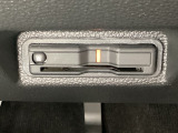 ハンドルの右下にETCがついています。高速道路の料金所の通過も楽々です。カードの取り出しもしやすい場所についています。