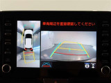 パノラミックビューモニター付きです。車両を上から見たような映像をモニター画面に表示。運転席からの目視では見にくい、車両周辺の状況をリアルタイムでしっかり確認できます。