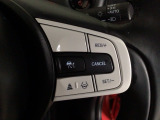 【アダプティブ・クルーズ・コントロール】予め設定した車速内でクルマが自動的に加減速。 前走車との適切な車間距離を維持しながら追従走行し、高速道路でのドライバーの疲労を軽減してくれる嬉しい機能付♪
