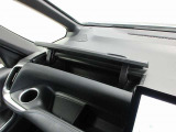 室内に小物を入れる収納スペースがあれば車内が片付きますね☆