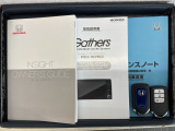 スマートキーは鍵をバッグに入れたままでもドアロックの開閉やエンジンのON・OFFができます。夜間や雨の日も鍵を探さなくて良いので便利です。