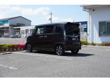 大口なトランクルームです。幅広で荷物の出し入れが簡単になります!