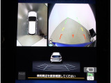 車両の前後左右に搭載されたカメラの映像を合成し、車を上から見下ろしているような映像をミニターに映し出すシステムのデジタルマルチビューモニター搭載!