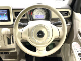 インテリアに合わせたデザインのステアリングは、運転される方のことも考え、運転しやすい形状、大きさです。是非一度、実際に触ってお確かめください。