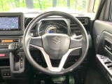 インテリアに合わせたデザインのステアリングは、運転される方のことも考え、運転しやすい形状、大きさです。是非一度、実際に触ってお確かめください。