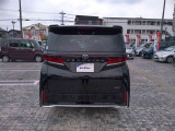 バックカメラが付いているので後方確認が非常にしやすいです。今や運転初心者も熟練者も必須装備!ついていて損はないですね♪