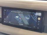 新インフォテイメントシステム「Pivi Pro」に搭載される3Dサラウンドカメラシステム。車輌AIにより車輌を含む周囲の映像を立体的に表示。よりスムーズな駐車や発進が可能となります。