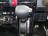 【トヨタ認定中古車の安心1】中古車をキレイで気持ちよくお乗りいただけるよう、しっかりクリーニング。