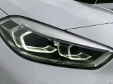 LEDヘッドライトを装備しております、夜間での視界確保に貢献します。