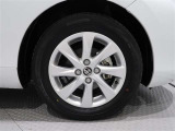 タイヤサイズは(185/65R15)で純正アルミホイールです。