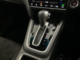 オートマチックシフトレバーは、手になじみ操作しやすい形状で安全運転にもつながります♪