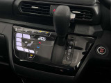 操作が簡単なシフトレバーですのでストレスなく運転が出来ますよ!