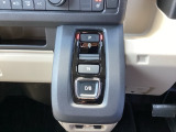ワンアクションでスムーズな運転を支援する、エレクトリックギアセレクターに、パーキングブレーキは、電子制御パーキングブレーキです。