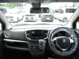 運転席からの視界が広く運転がしやすいので男女共に人気のインテリアになっています!