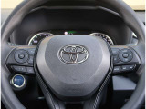 【レーダークルーズコントロール】車速に応じた車間距離を保ちながら、追従走行を支援します。