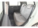 中古車をキレイで気持ちよくお乗りいただけるよう、エンジンルームからシートを外した洗浄まで、目に見えない部分も徹底的に洗浄しています!