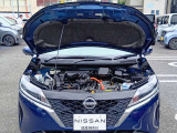 納車以降、お車のメンテナンスは自宅近所の日産サービス拠点にて承ります。専門の教育を受けたサービスフロント&メカニックが無料1ヶ月点検から法定/車検整備、万一の故障・不具合の修理まで全て担当いたします。