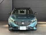 フロントグリルにはプジョーのライオンのエンブレム存在感があります。