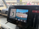 全方位カメラのフロントビュー画面です。切り替えしや駐車場から出発する際の周辺の障害物等の確認もしやすくなっております!
