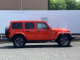 【ホイールアーチ】台形ホイールアーチはJeep伝統のデザインです。採用している理由は諸説ありますが、オフロードを走行する際にタイヤとボディが干渉しあわないよう配慮した作りにするためとなります。