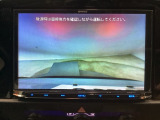 【バックカメラ】運転が苦手な方も車庫入れラクラクです!ギアをリバースに入れれば自動的に切り換わりますので、面倒な操作は不要です♪狭い駐車場もお車を傷つけず安心ですね!