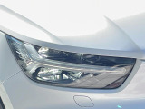 ●LEDヘッドライト:夜間走行時も良好な視界を確保し安心して運転できる高輝度LEDヘッドライトを装備!点灯速度が早く、消費電力も抑えられています。